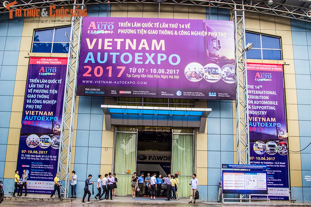 Xe oto Trung Quoc &quot;tran ngap&quot; Vietnam AutoExpo 2017